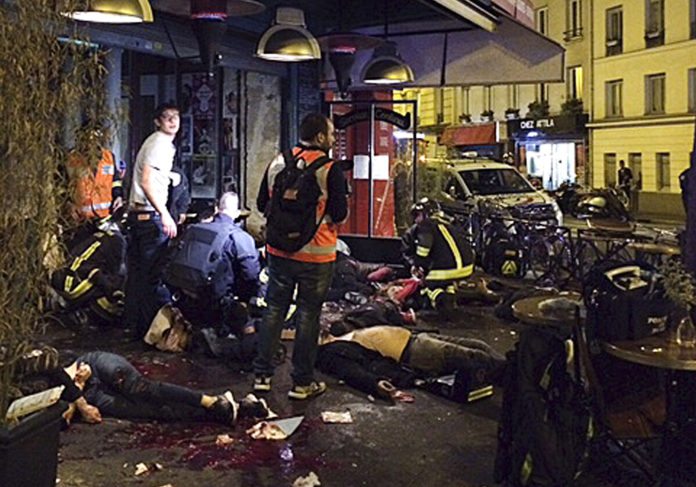 Attentats Du 13 Novembre 2015 En France La France en état de choc, des attentats terroristes ont fait 127 tués
